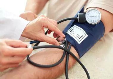 痛风与高血压有哪些联系？如何治疗高血压合并痛风