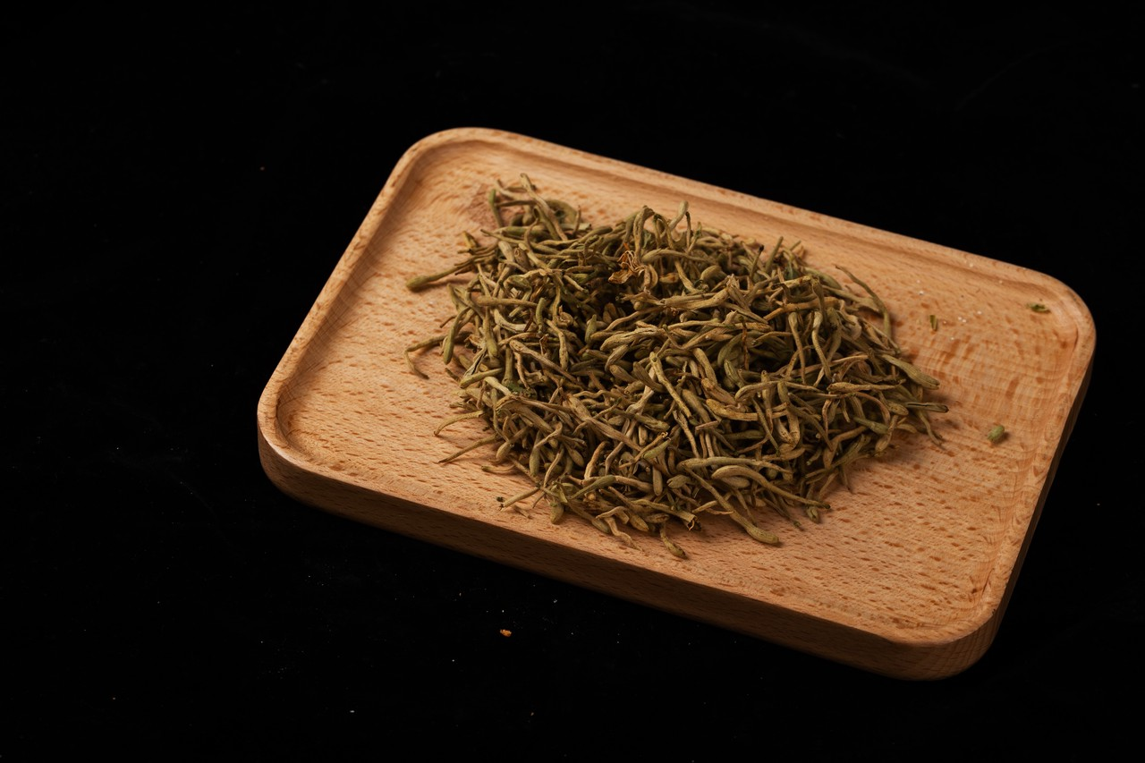 痛风石消不掉？关节僵硬疼痛？三个中成药帮你化瘀排石，辅助治疗慢性期